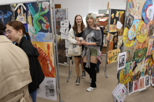 05 Zaverecna vystava VO vernisaz 2025 05 17 foto Peter Trnka