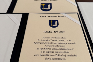 08 Odovzdanie uznani starostu obce Zuzana Spodniakova